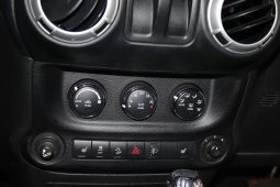 
										2013 Jeep Wrangler Rubicon 3.6L V6 A/T full									