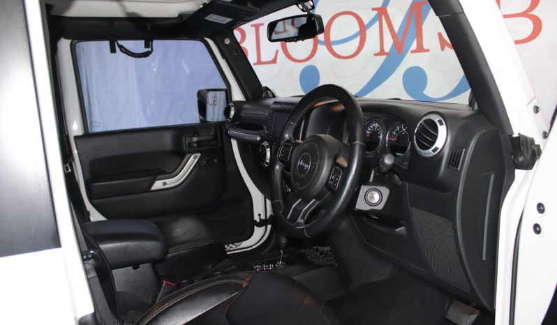 
								2013 Jeep Wrangler Rubicon 3.6L V6 A/T full									